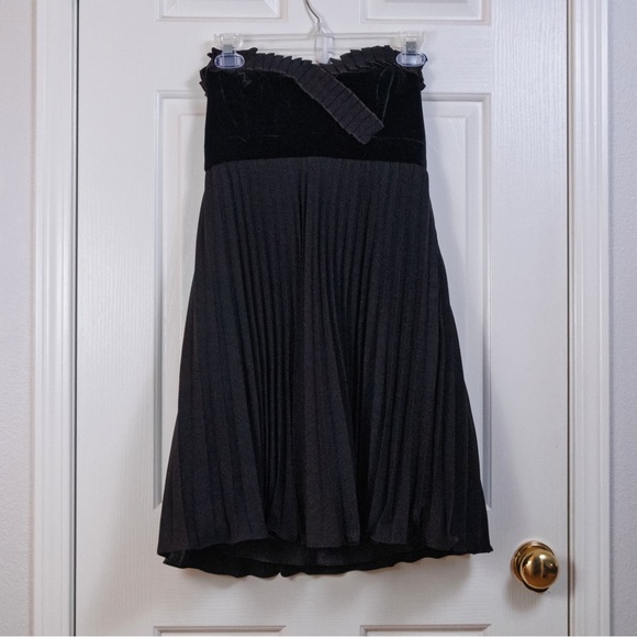 Betsey Johnson Dresses & Skirts - Betsey Johnson Y2K Vintage black velvet pleated mini dress, size 4
